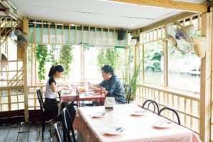 バンコク〈バーン・リム・ナム〉店内