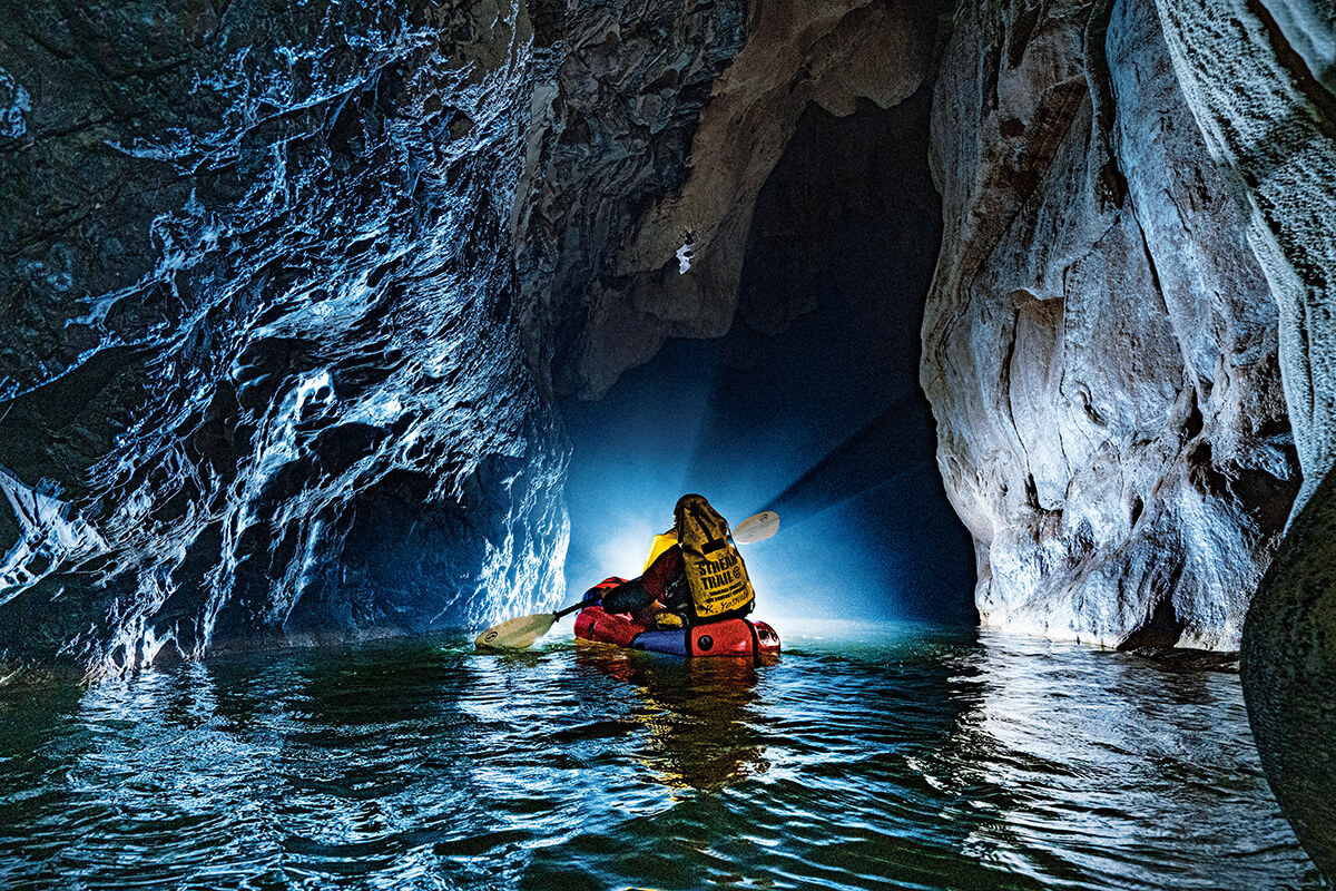 ラオスの未踏の地下河川 洞窟探検家・𠮷田勝次