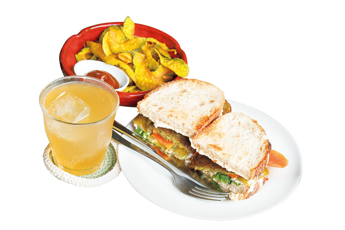 バンコク〈ロムロム〉フムスとパパイヤのサンドイッチ