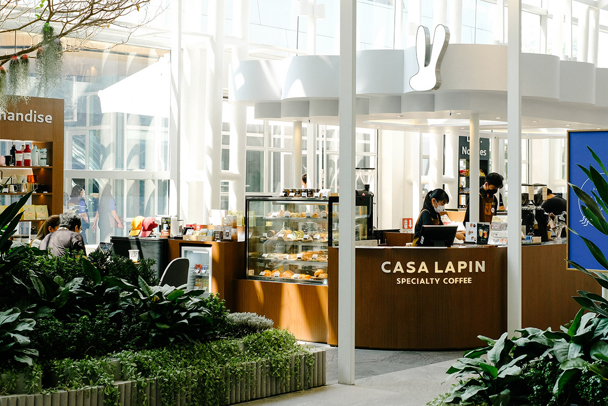 バンコクを代表する商業施設〈セントラルワールド〉にある〈CASA LAPIN〉の支店。