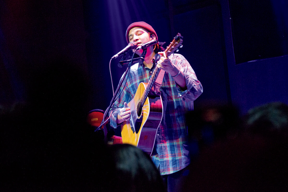 シンガーソングライターのプム・ヴィプリット