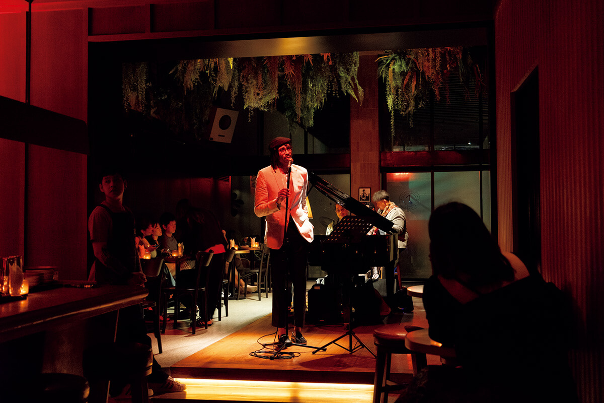 バンコク〈シウィライ・サウンド・クラブ〉ライブの様子