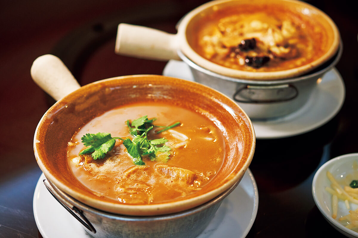 バンコク〈ホック・シャーク・フィンズ〉フカヒレスープ、アワビご飯