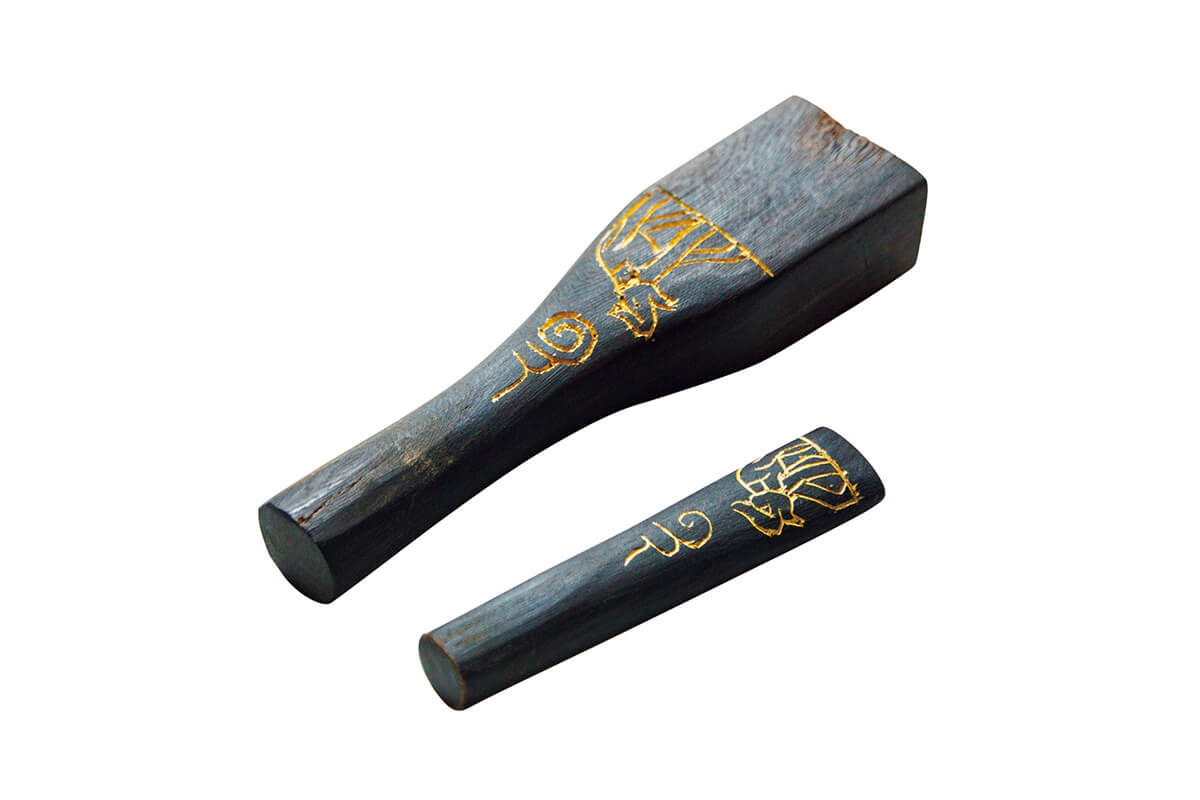 伝統療法トークセン用の木槌と木の棒