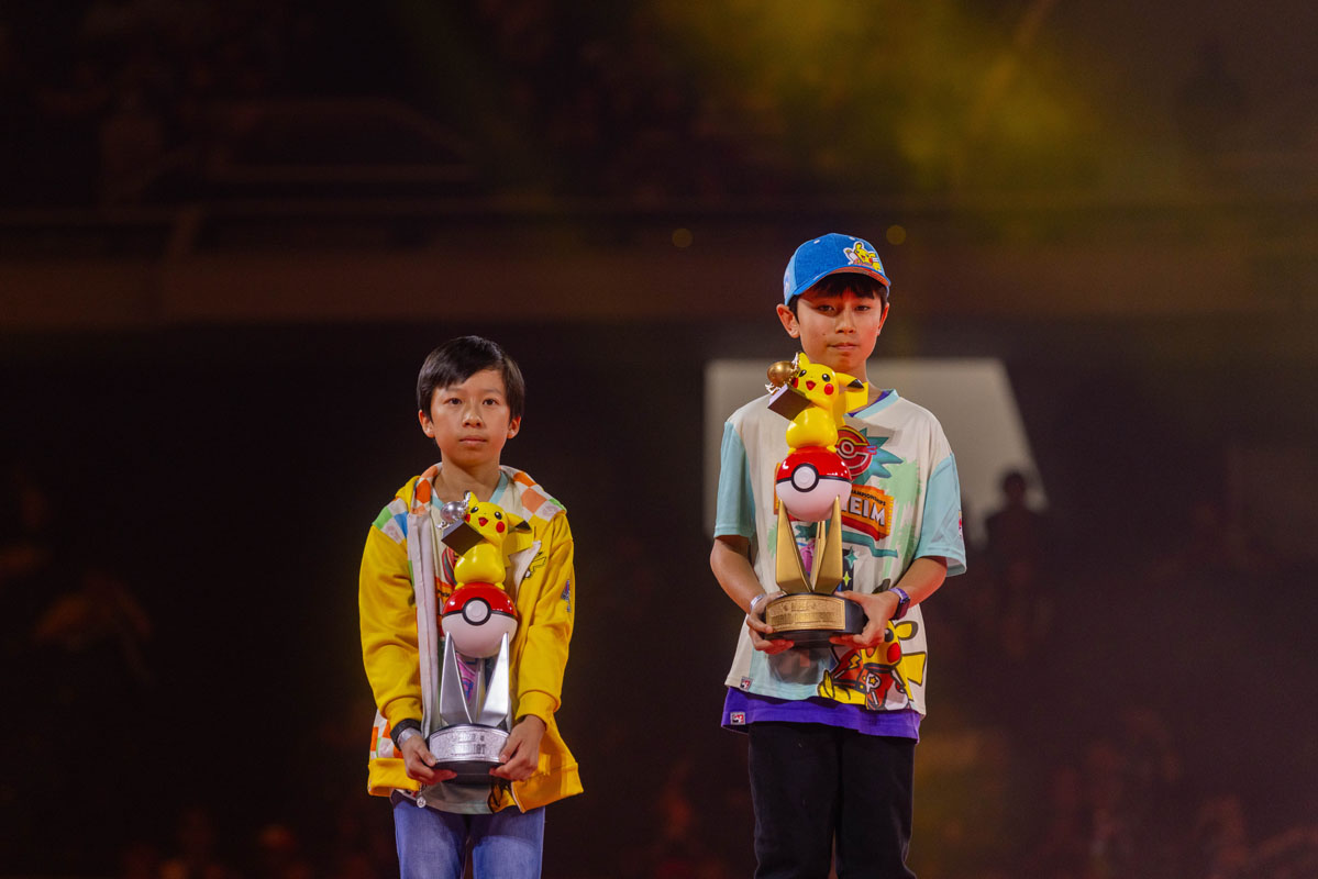 ゲーム部門ジュニアカテゴリ準優勝者のアリノリ ソウスケ選手（左）