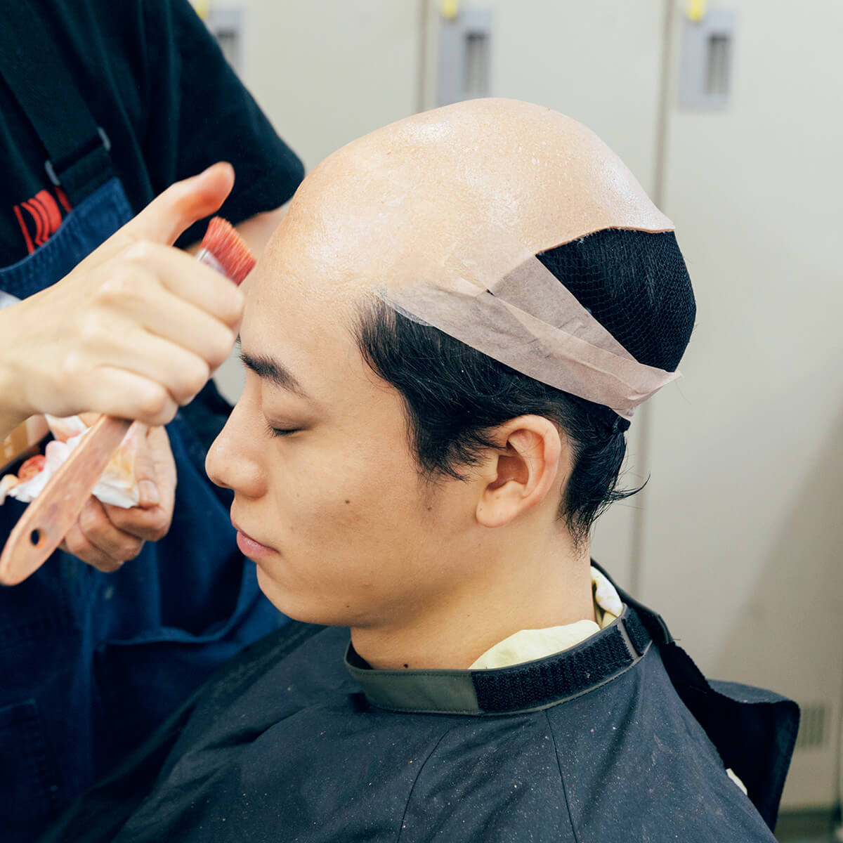 俳優・井上祐貴 松平定信役のヘアメイクの様子