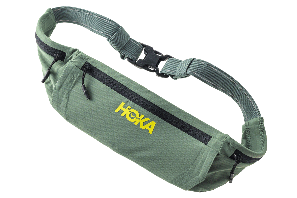 〈HOKA〉のランニングバッグ