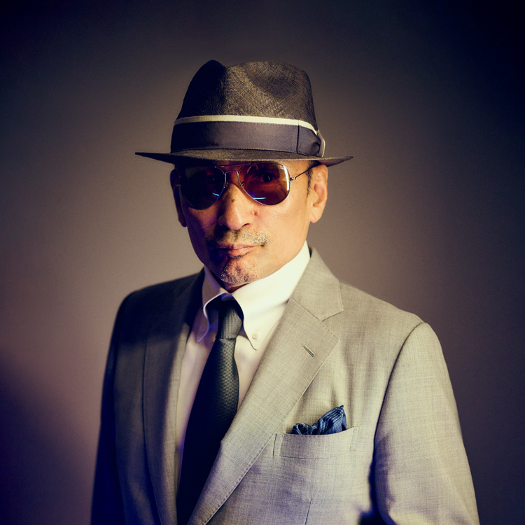 令和になった今だから吐露できる、音楽の話。横山剣の週刊誌連載「昭和歌謡イイネ！」が書籍化