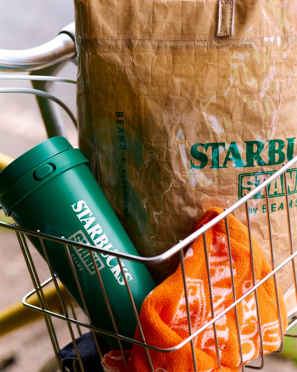 〈STARBUCKS STAND by BEAMS〉ステンレスTOGOボトル、〈STARBUCKS STAND by BEAMS〉LOGO PVC ショッパートート、〈STARBUCKS STAND by BEAMS〉LOGO ハンドタオル