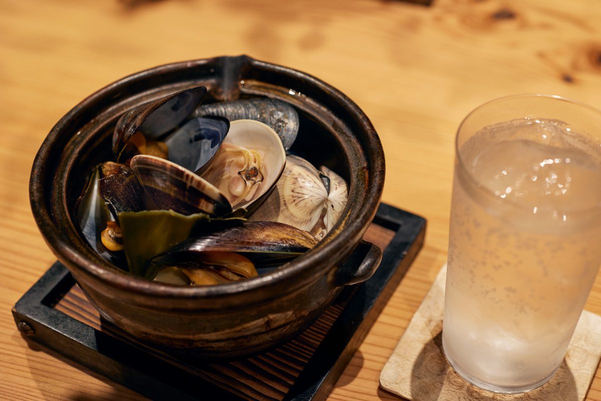 ハマグリとムール貝の酒蒸しと松竹梅「瑞音」でつくるSake Soda