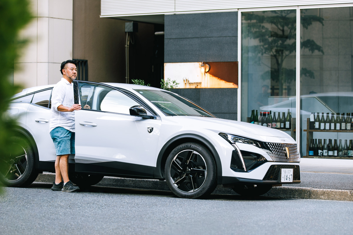 鳥海智史さんと〈PEUGEOT 408 GT Hybrid〉