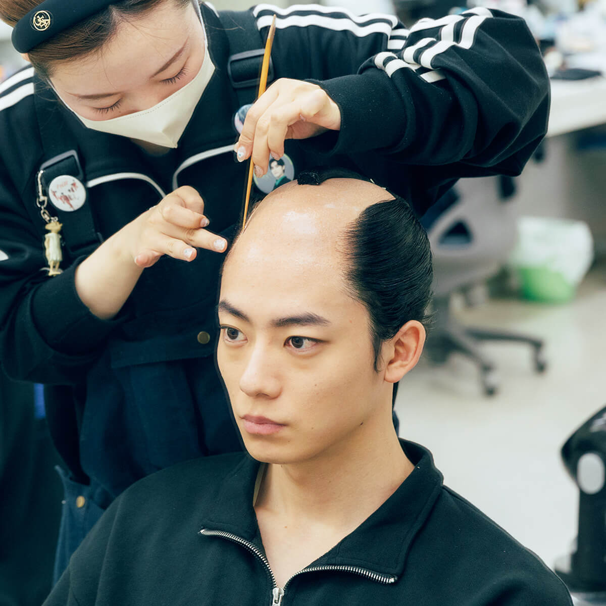 俳優・井上祐貴 松平定信役のヘアメイクの様子