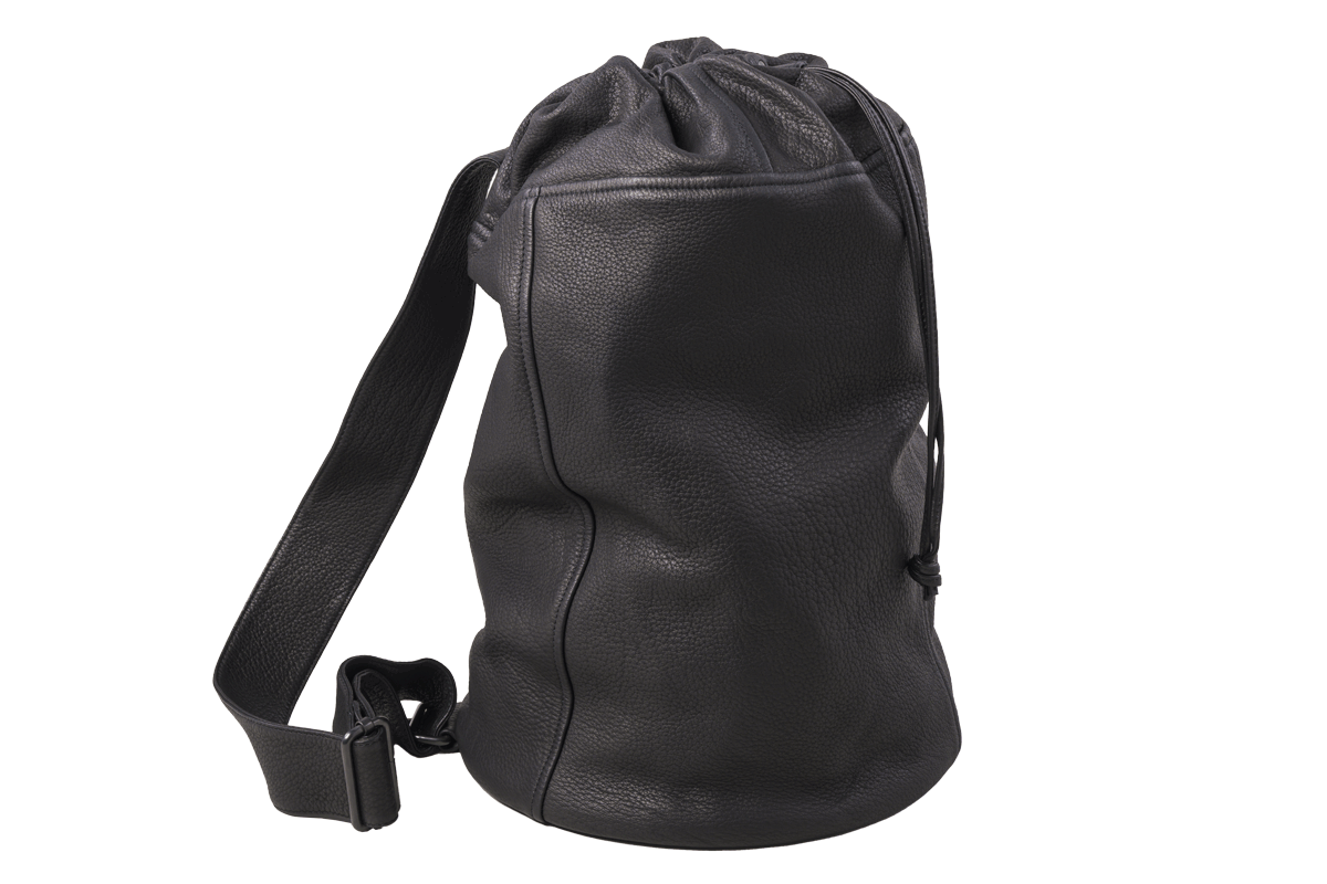 〈アエタ〉のバッグ