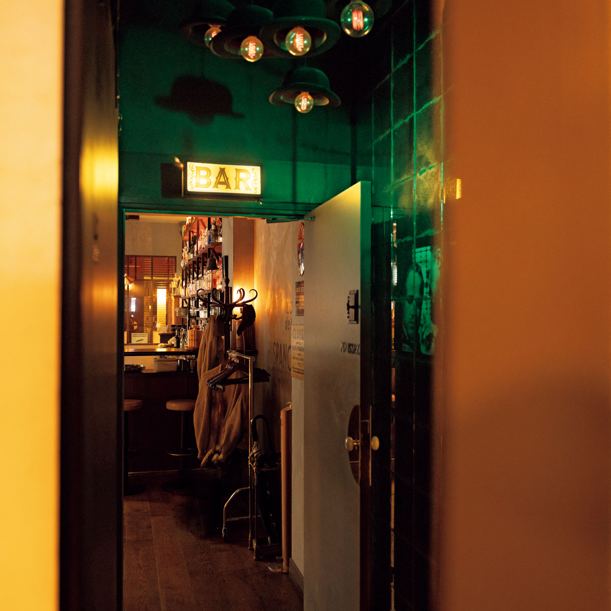 バーバーの奥にある隠し扉