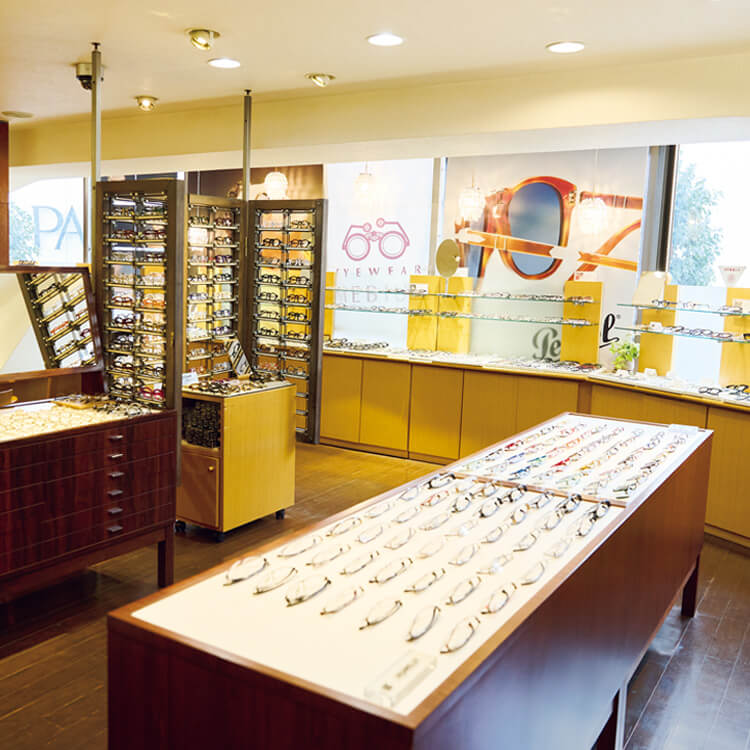 渋谷〈アイウェアメビウス〉店内