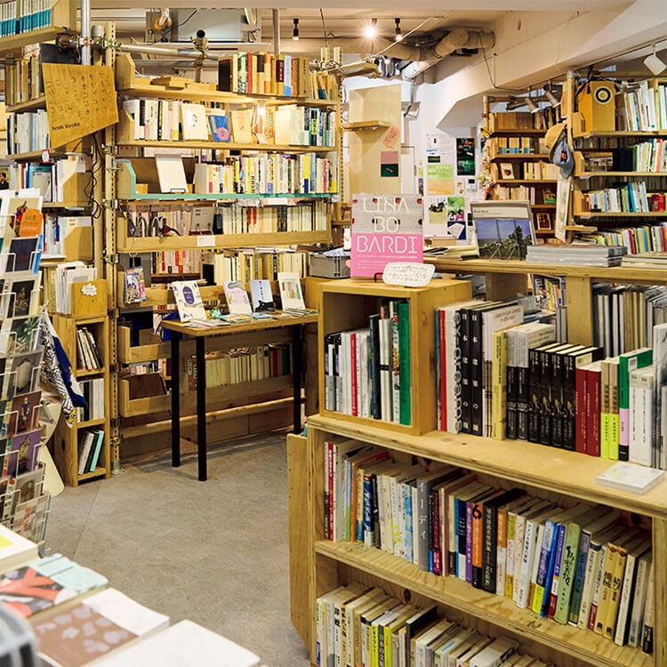 神楽坂〈コ本や honkbooks〉店内