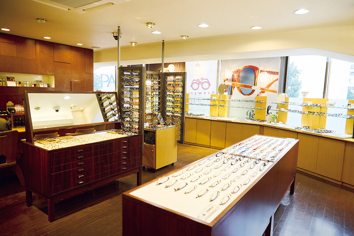 渋谷〈アイウェアメビウス〉店内