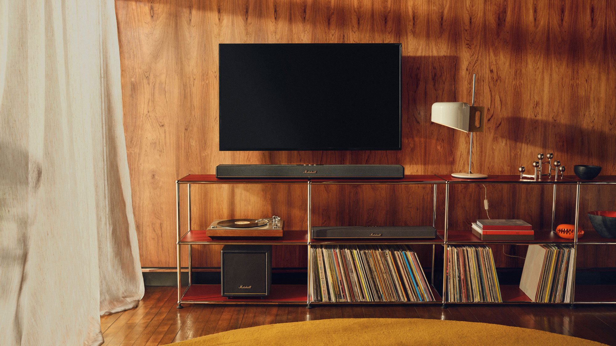 週末の夜は、〈Marshall〉と。ロック魂を宿したサウンドバー《Heston