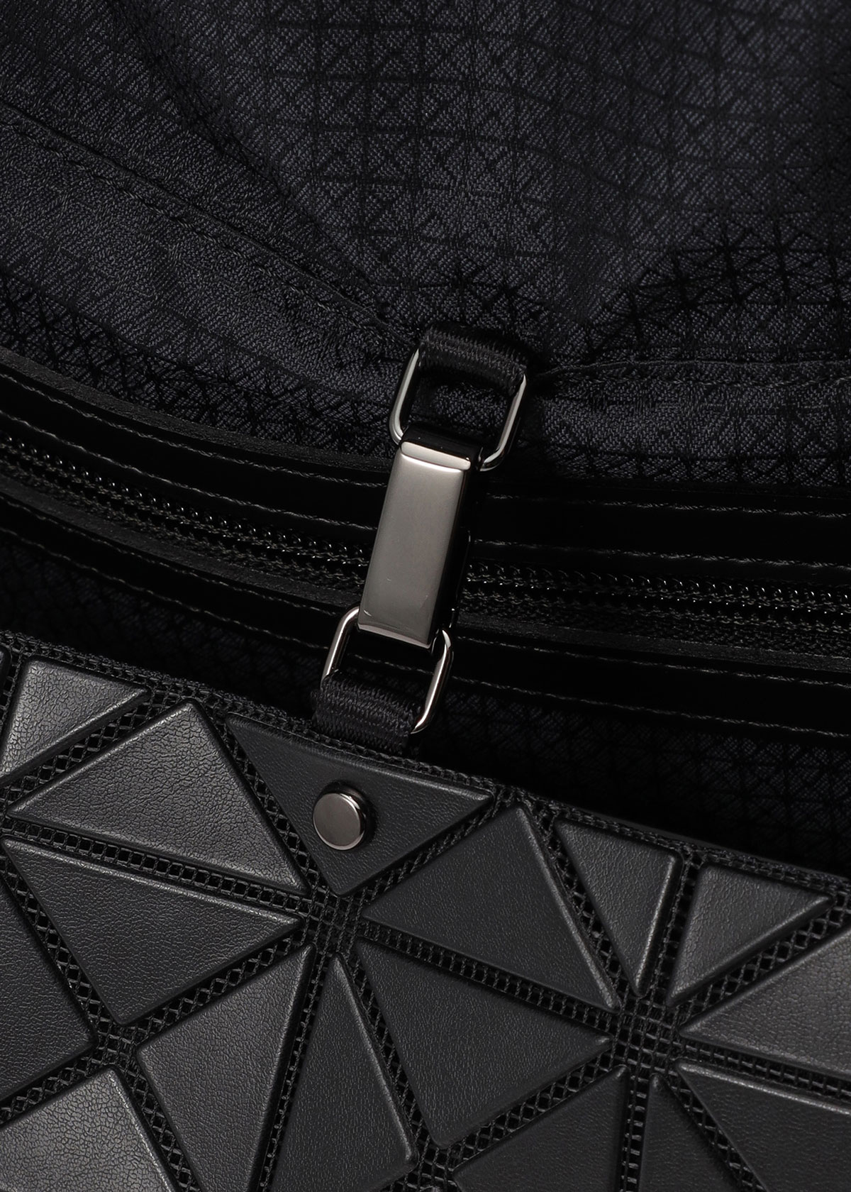 BAO BAO ISSEY MIYAKE PRISM SAC 留め具 © ISSEY MIYAKE INC.