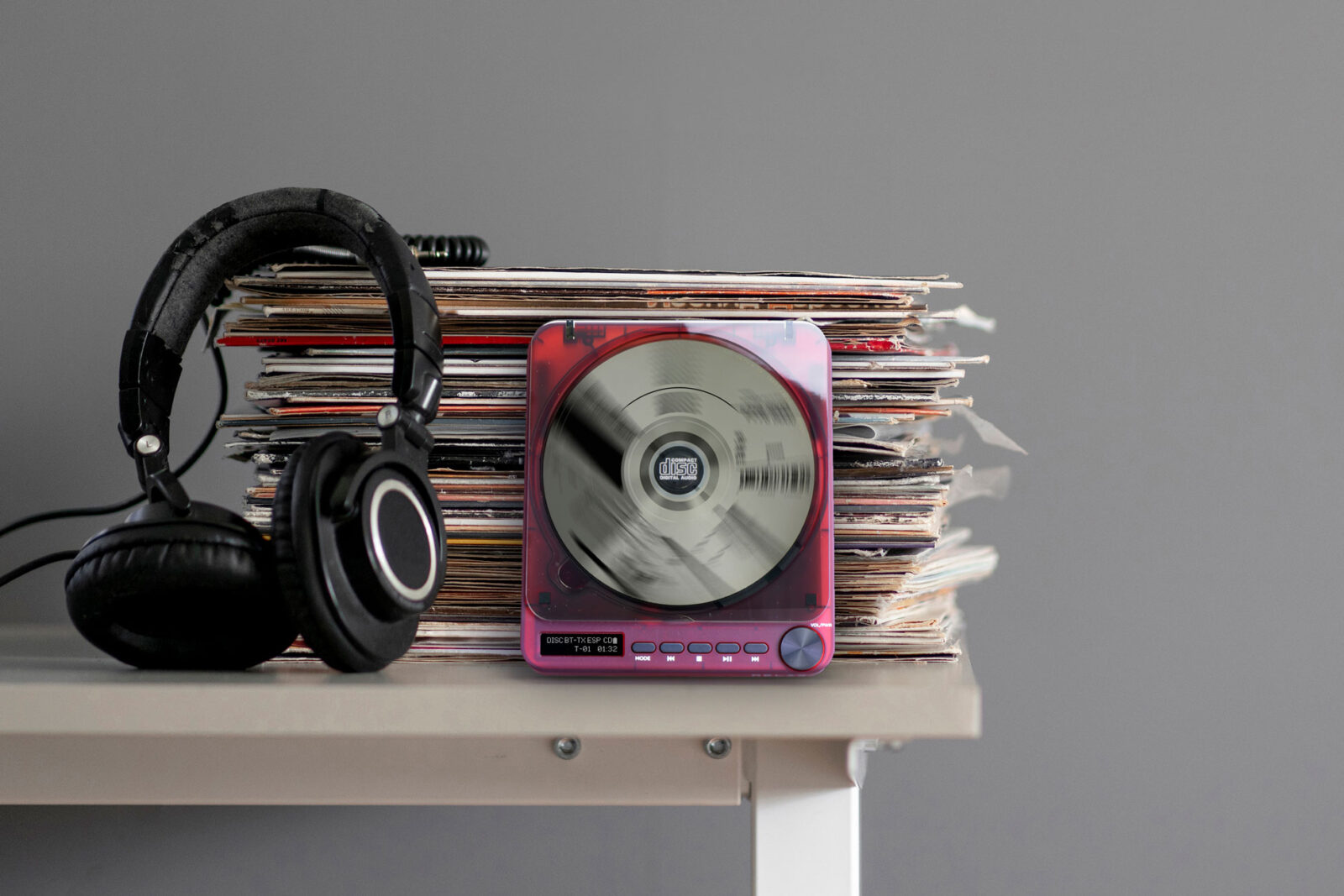 CDプレーヤーとヘッドホン