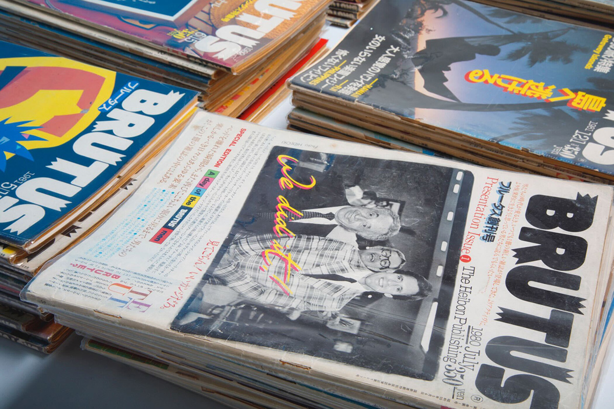 机に並んだ、雑誌BRUTUS