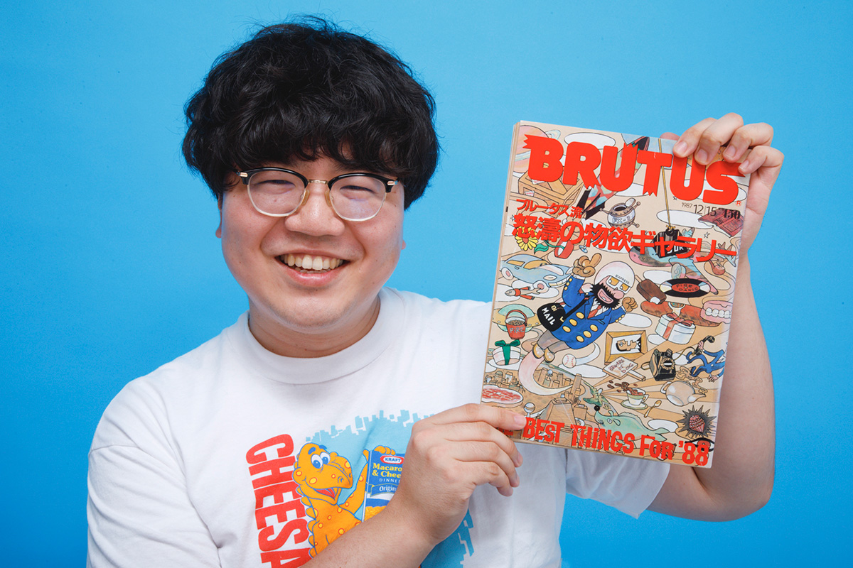 BRUTUSを手に持った佐伯ポインティ