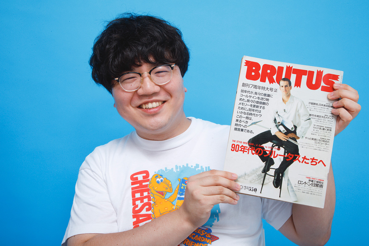 BRUTUSを手に持った佐伯ポインティ