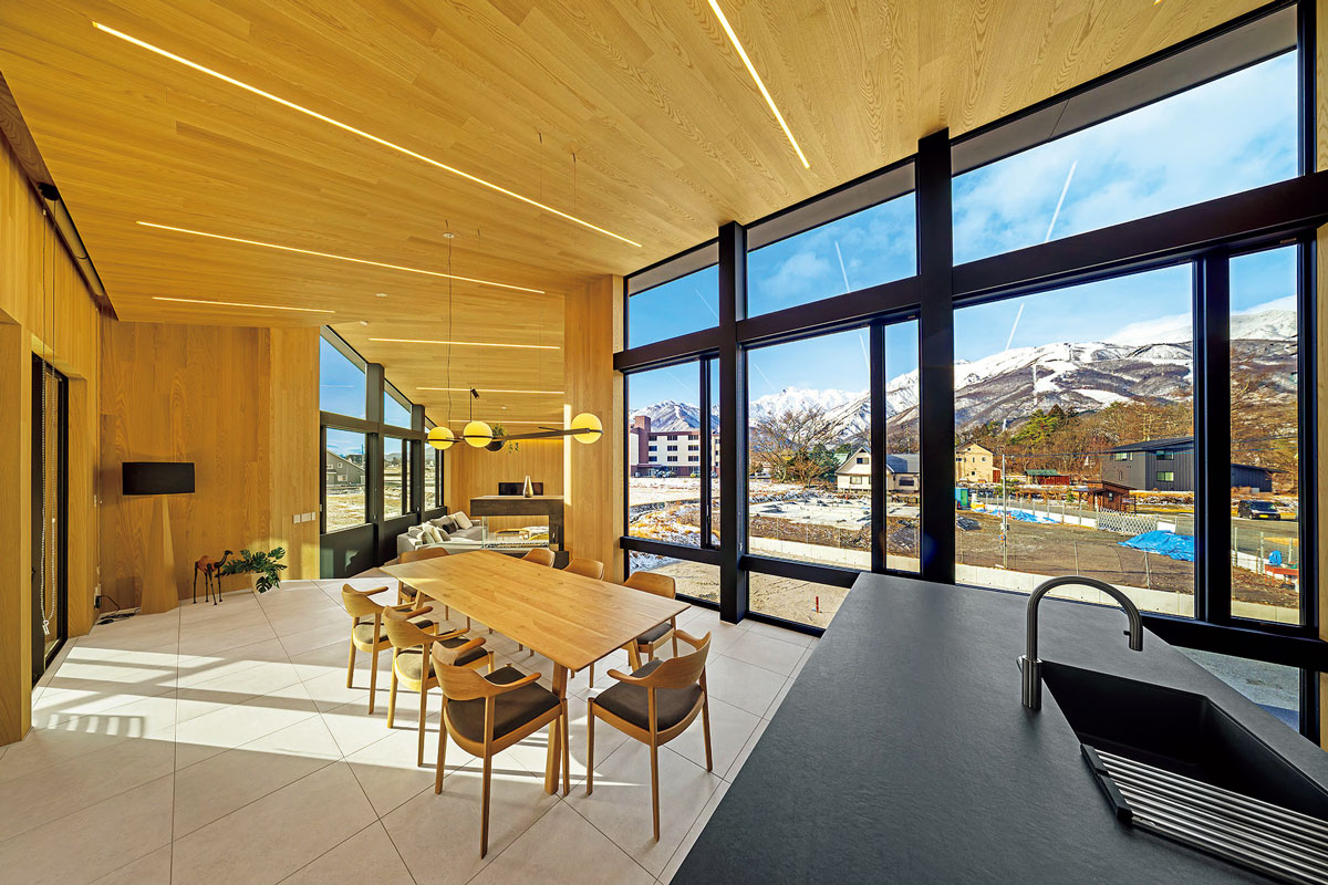 MOMO Hakuba 2階のリビング&ダイニング