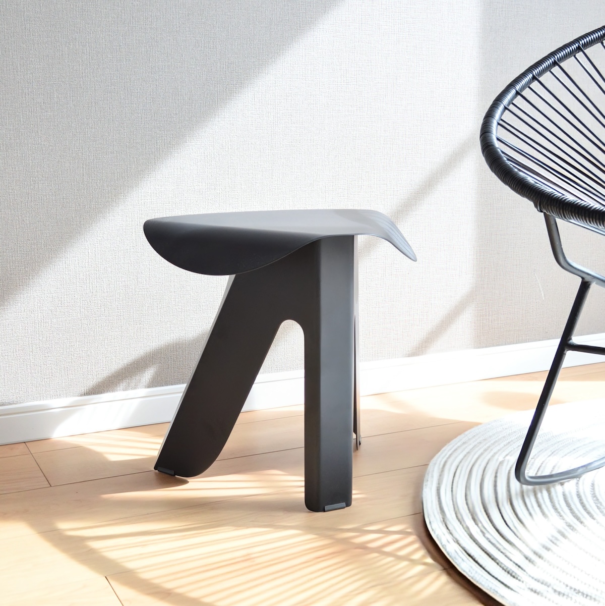 〈EETAL〉のスツール