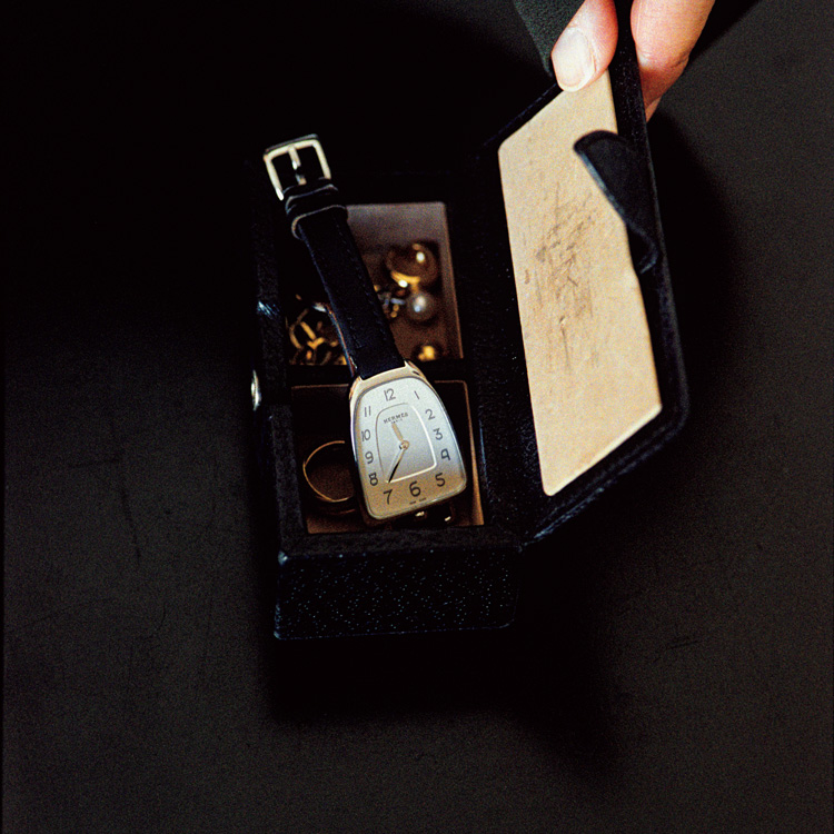 〈スマイソン〉のカフリンクボックスに入った〈エルメス〉の「ギャロップ ドゥ エルメス」