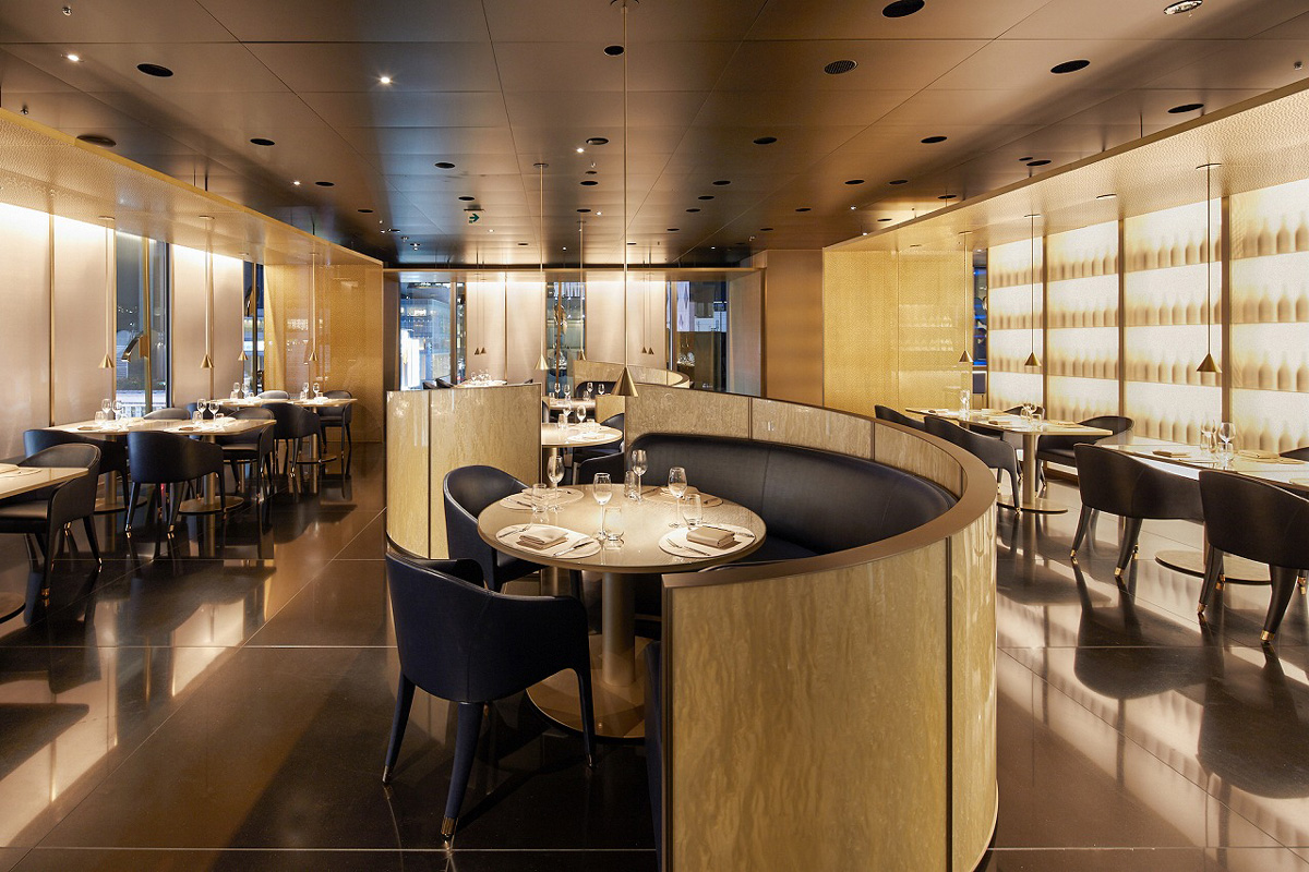 〈ARMANI / RISTORANTE〉の店内