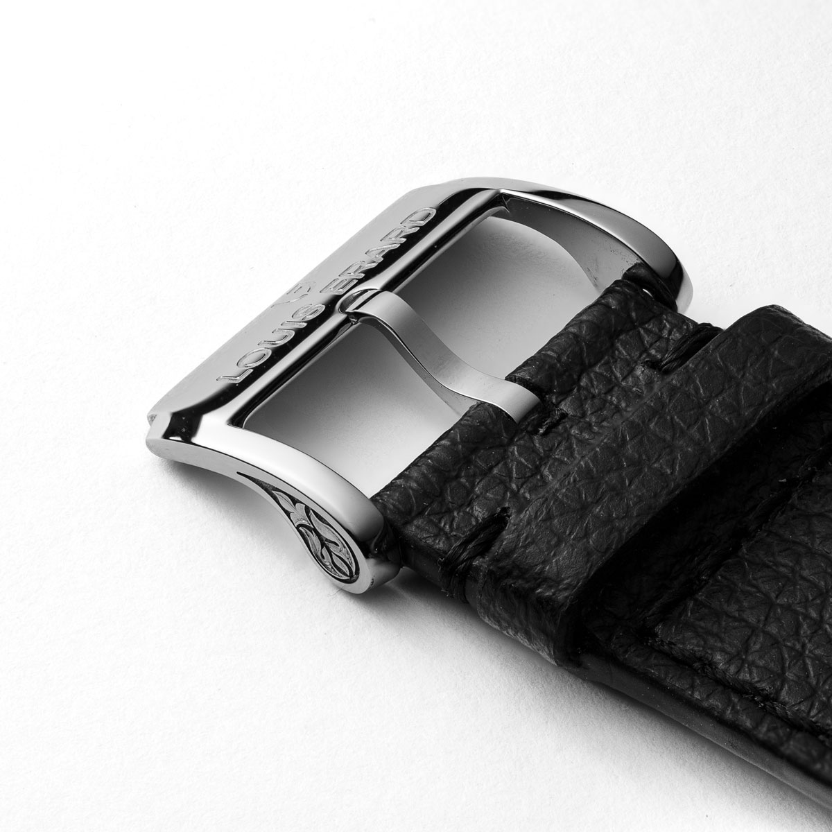 グラヴェ・マンのバックル