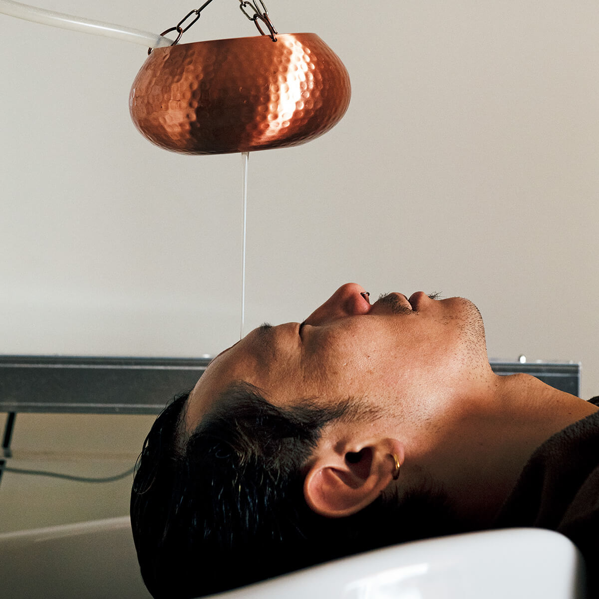 「シロダーラ」の装置