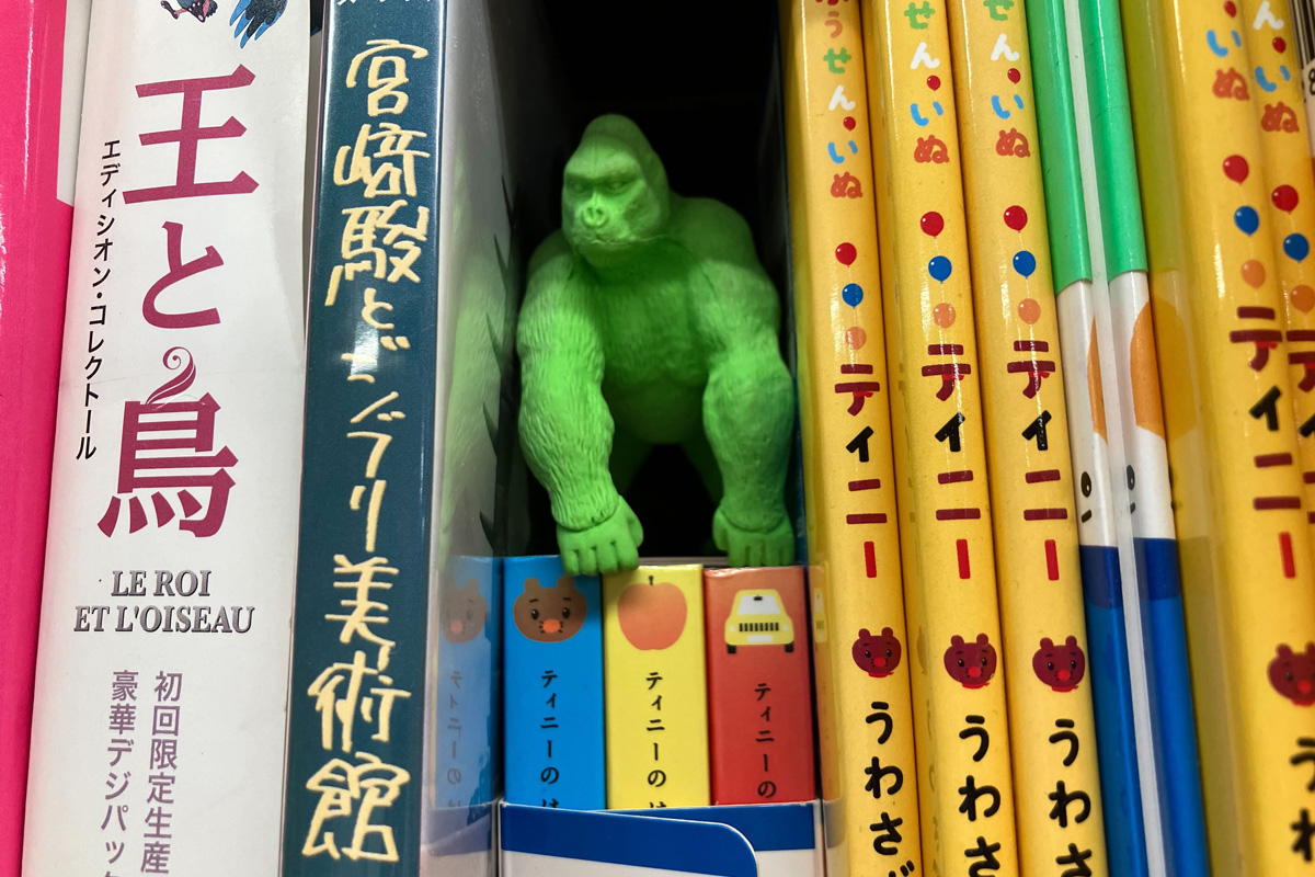 ゴリラのフィギュア