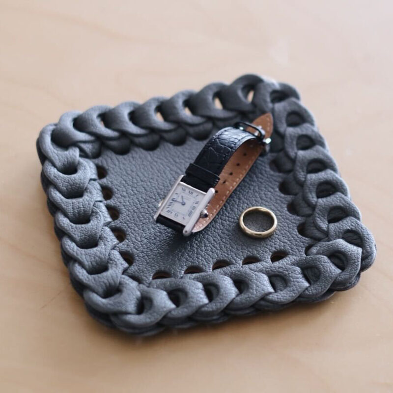 〈ECW SHOTO〉別注の〈イルミーチョ〉のレザートレイ