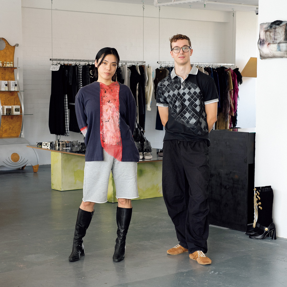 イン（左） はグラフィック畑からアパレルへ。ジュールズ（右）はロンドンの大学院でリテールマネージメ ントを学んだ。
