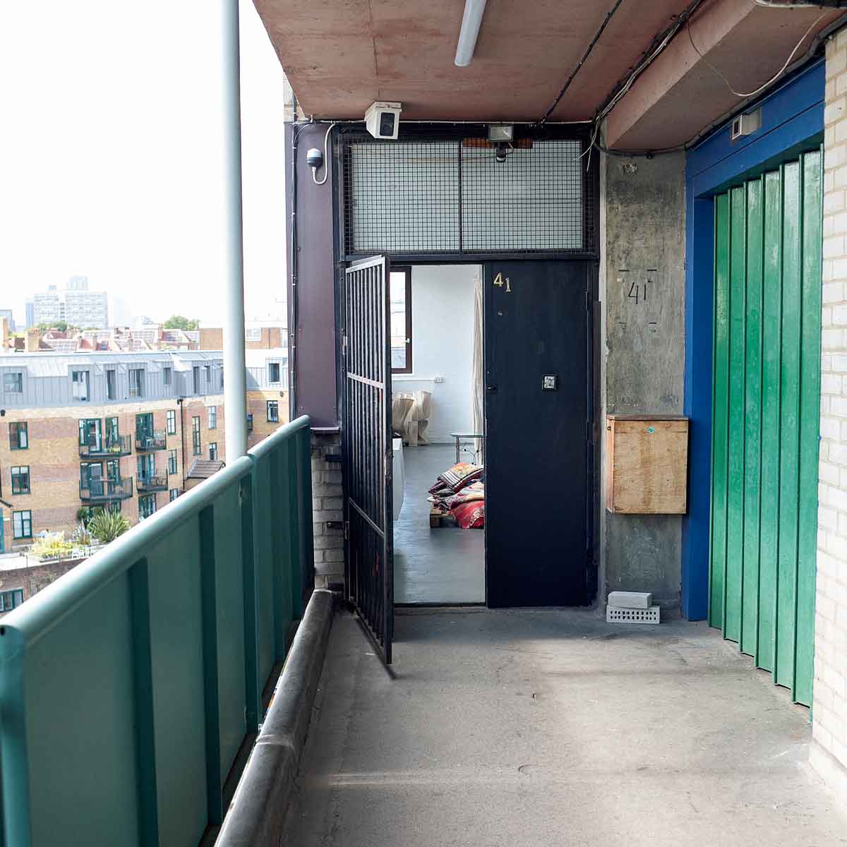 〈Regent Studios〉には生花店や飲食店など多様な顔ぶれが揃う。