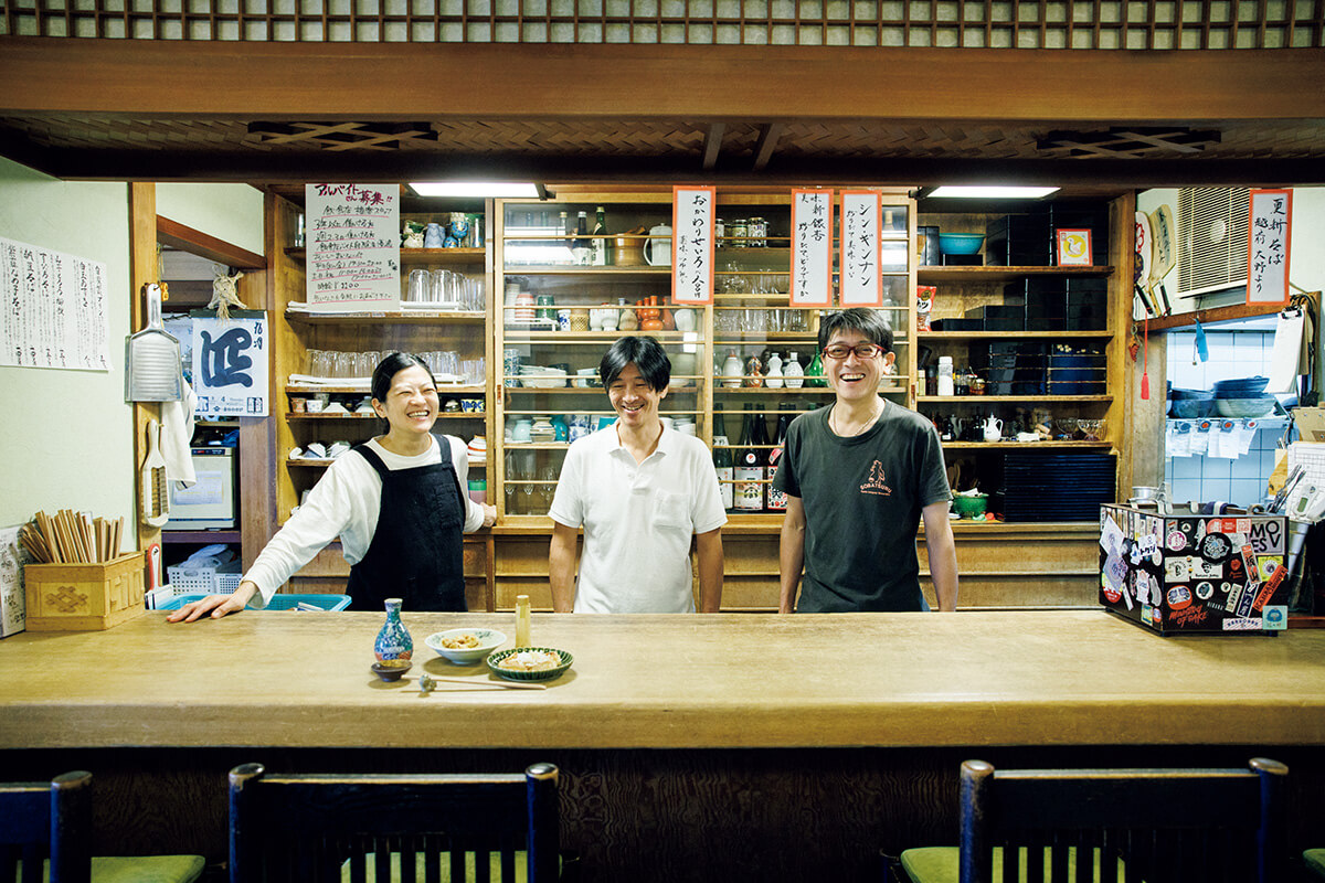 京都〈通しあげ そば鶴〉店内