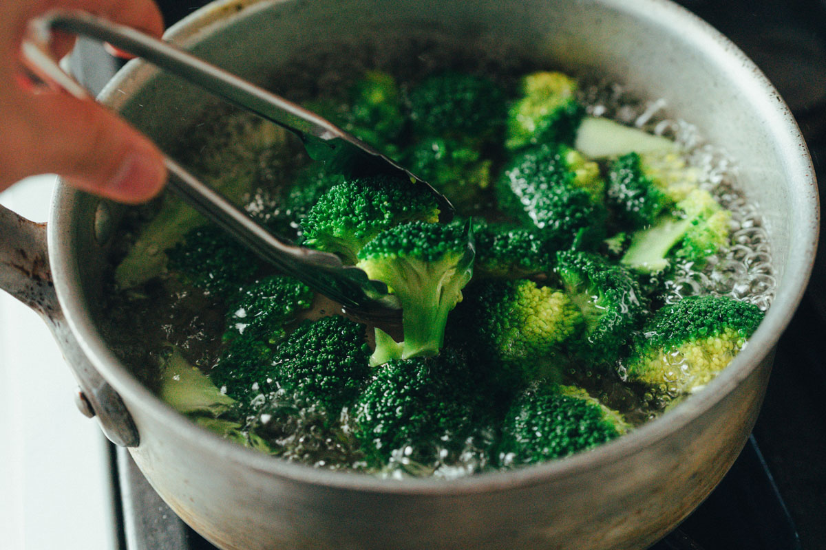ブロッコリーを茹でる様子