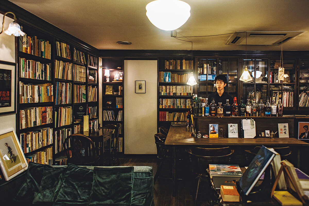 京都〈アスタルテ書茶房〉店内