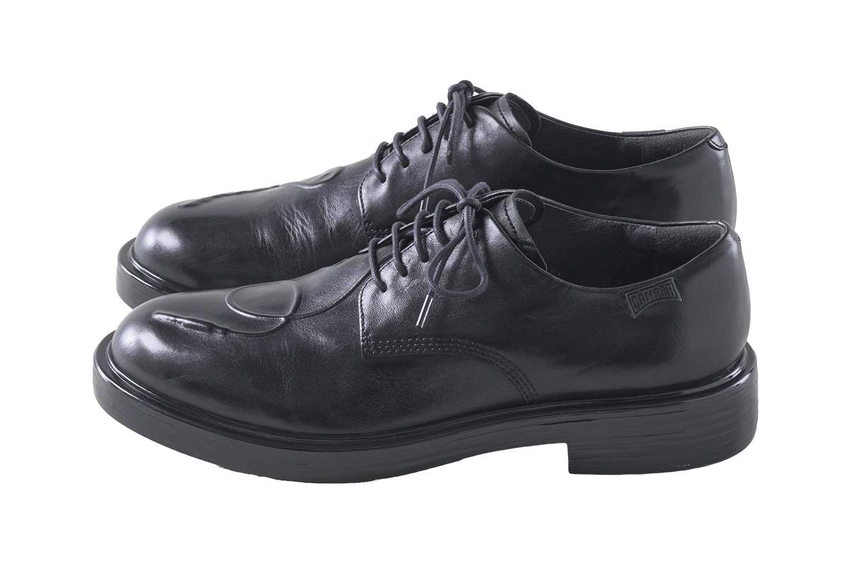 〈カンペール〉のダービーシューズ