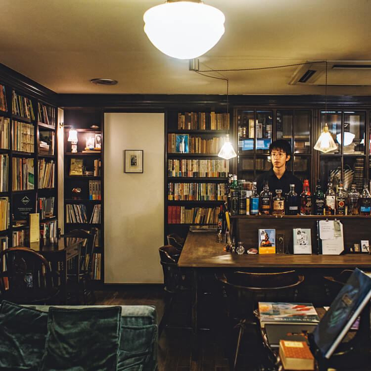 京都〈アスタルテ書茶房〉店内