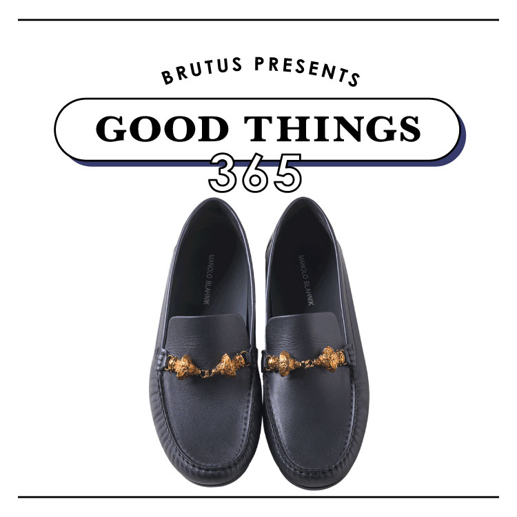 〈マノロ ブラニク〉のドライビングシューズ