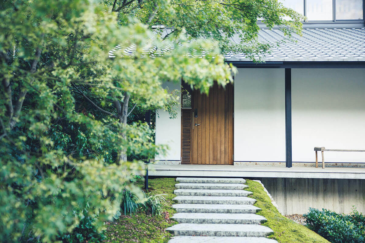 京都〈鈍考/喫茶 芳〉外観