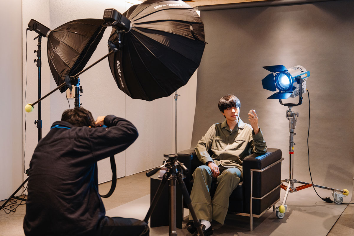 ラムダッシュ パームインと越智康貴の撮影の様子