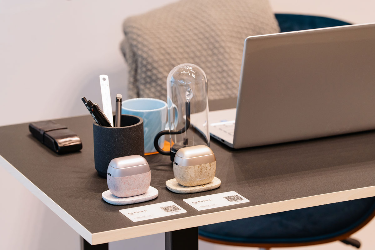 デスクに置かれたラムダッシュ パームイン