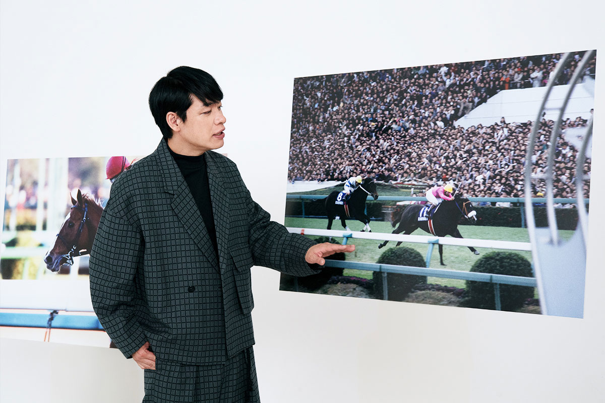 競馬の写真と川島明