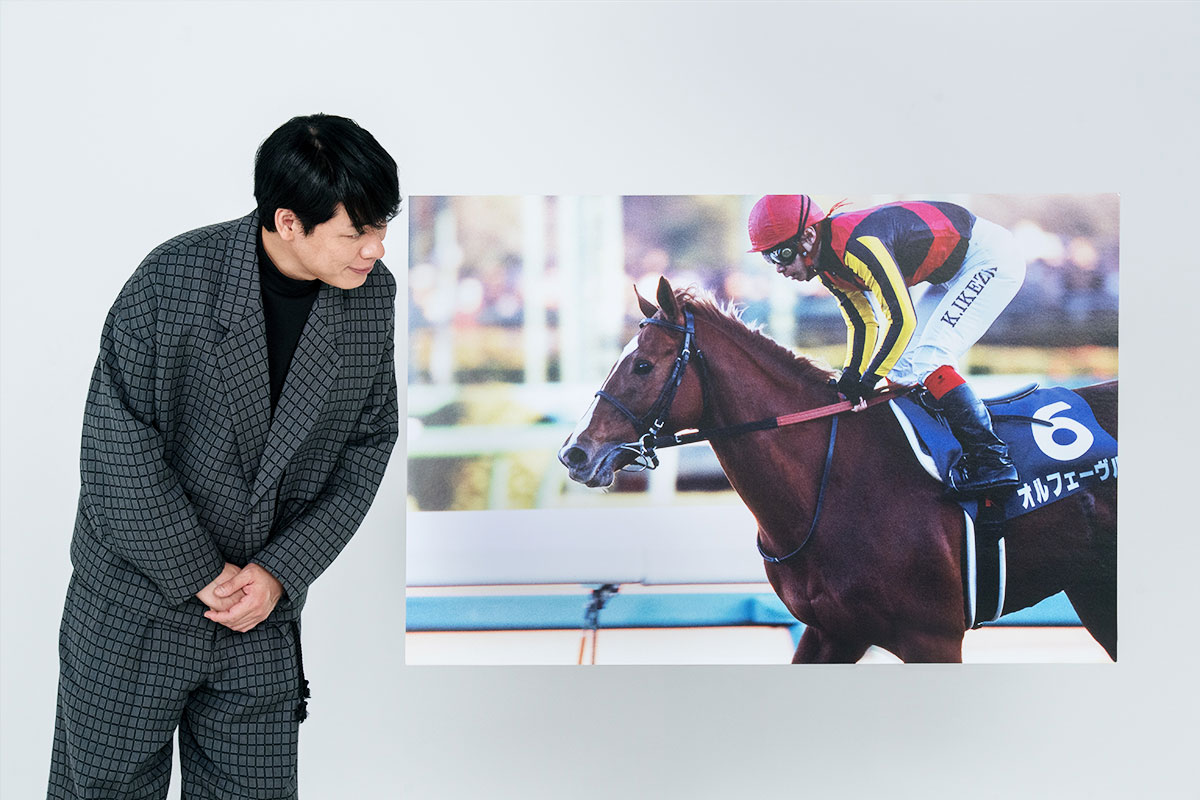 競馬の写真と川島明