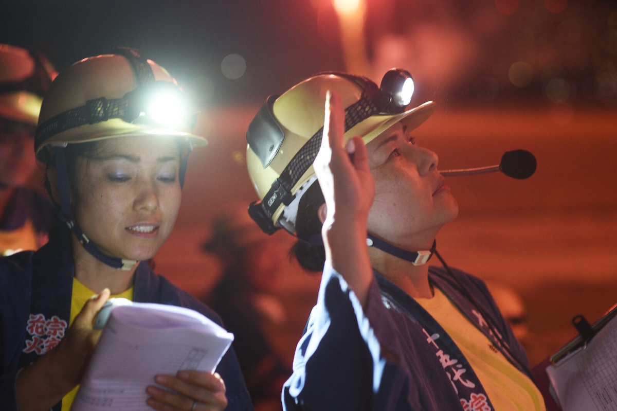 花火打ち上げのタイミングを見定める「宗家花火鍵屋15代目」天野安喜子さん