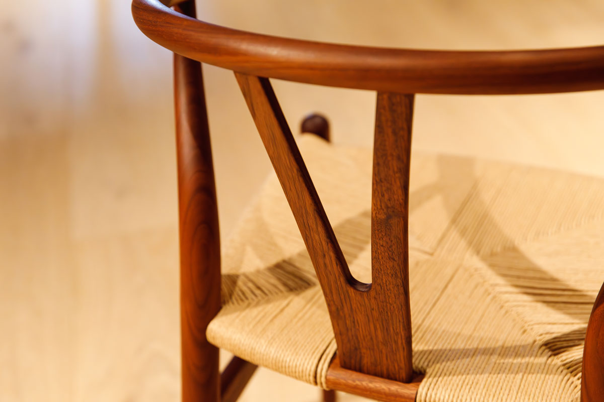 CH24 ウィッシュボーンチェアの背面